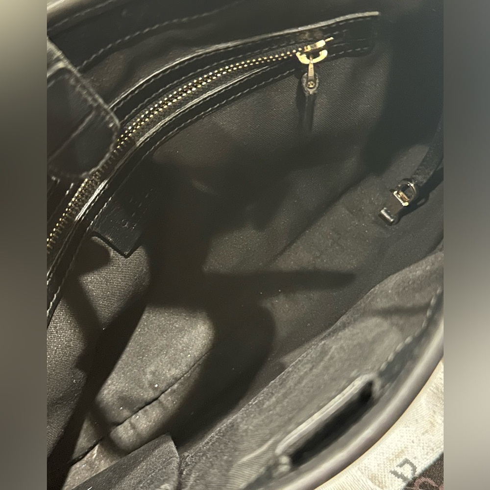 GUCCI
Black Guccissima Leather Medium Hobo Bag - Picture 10 of 11